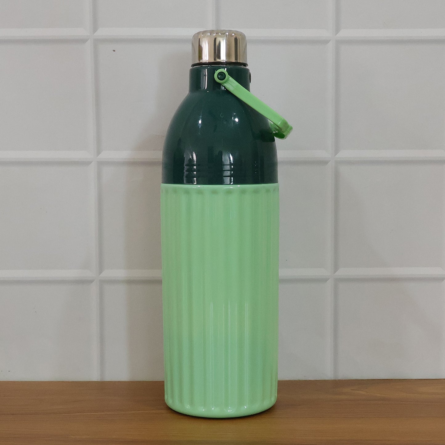 Plastic 1700 Ml Approx Premium Insulated Water Bottle (1 Pc)