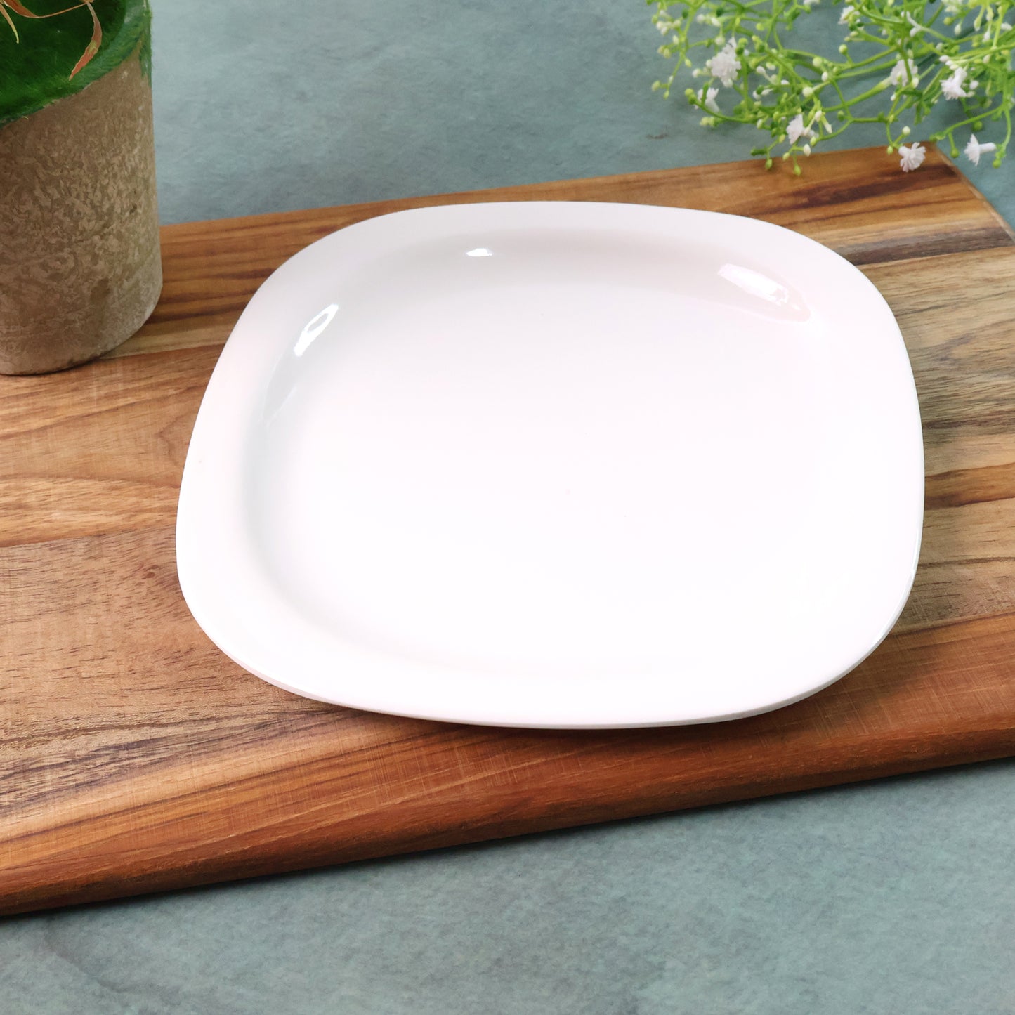 Plastic Square Dinner  Serving Plate  20 Cm (1 Pc)